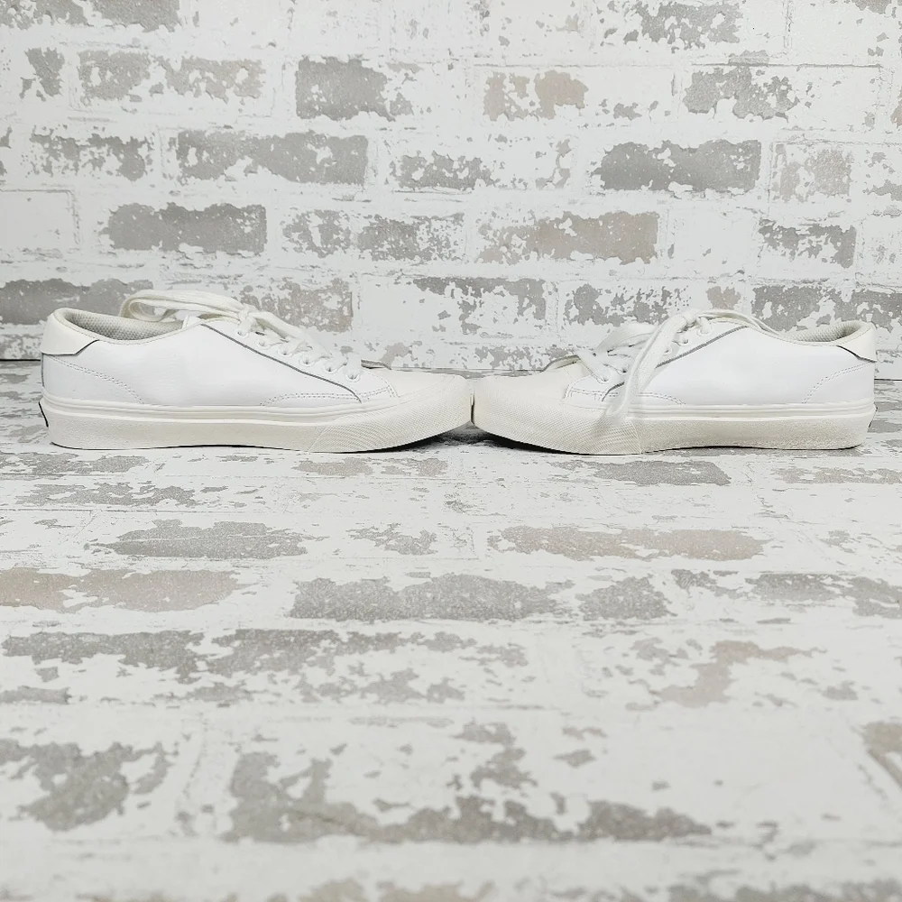 STRAYE White Sidewalk Low-Top Sneakers V477